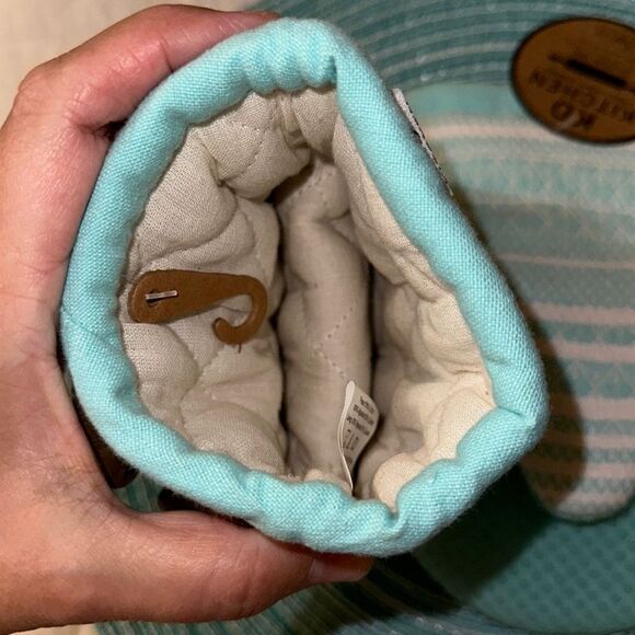 Set of Six Teal Ombre Round Weave Placemats, Table Runner, Mitts, Towels ++++ - Picture 8 of 16